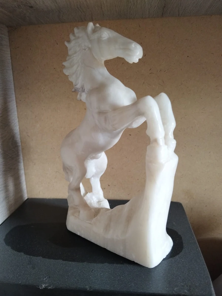 Escultura de Caballo Rampante en Alabastro Blanco Obra 22 Taller Ayacumanta - Vista 2