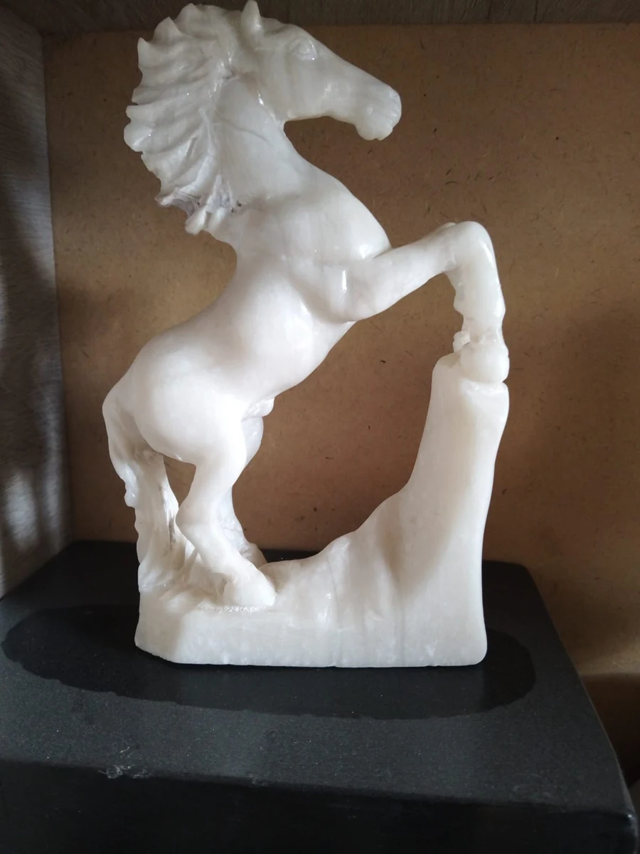 Escultura de Caballo Rampante en Alabastro Blanco Obra 22 Taller Ayacumanta