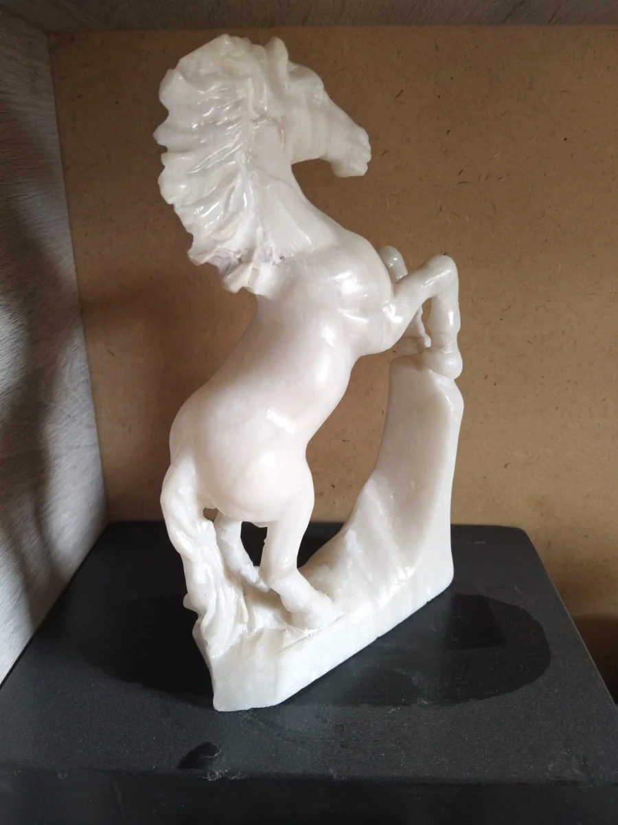 Escultura de Caballo Rampante en Alabastro Blanco Obra 22 Taller Ayacumanta - Vista 3