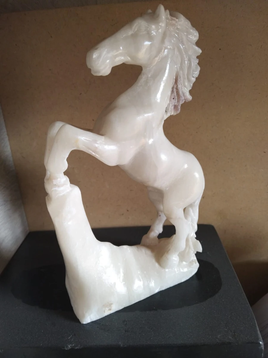 Escultura de Caballo Rampante en Alabastro Blanco Obra 22 Taller Ayacumanta - Vista 4