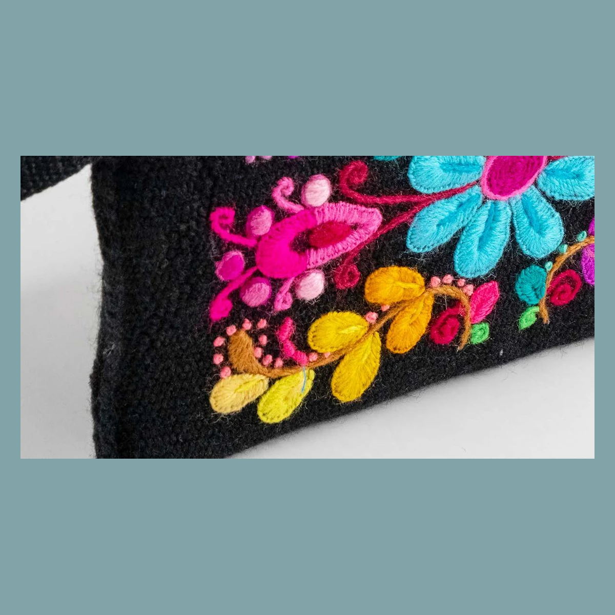 Cartuchera Flor de Retablo - Vista 3