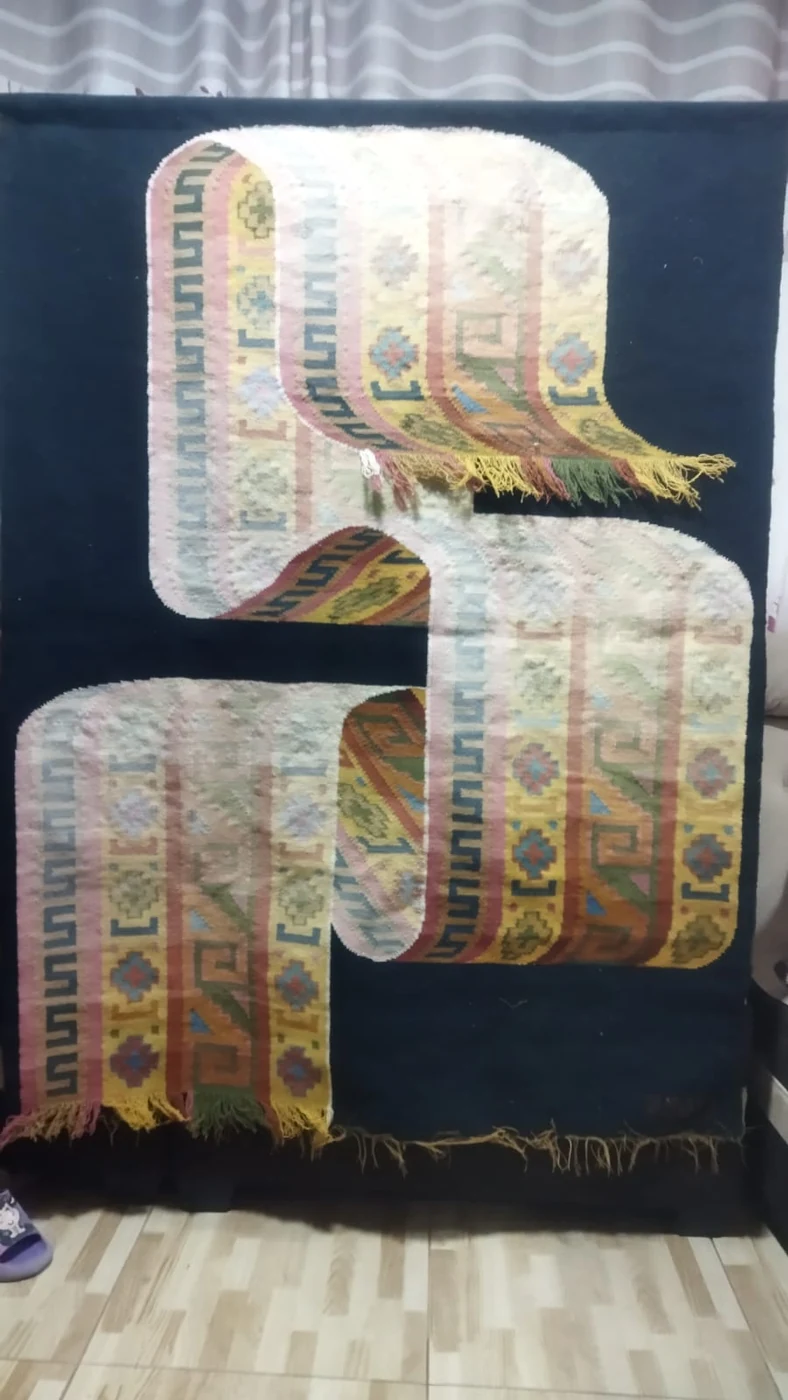 Tapiz Mural Cinta Textil en Doble Curva S en Perspectiva Isométrica - Vista 1