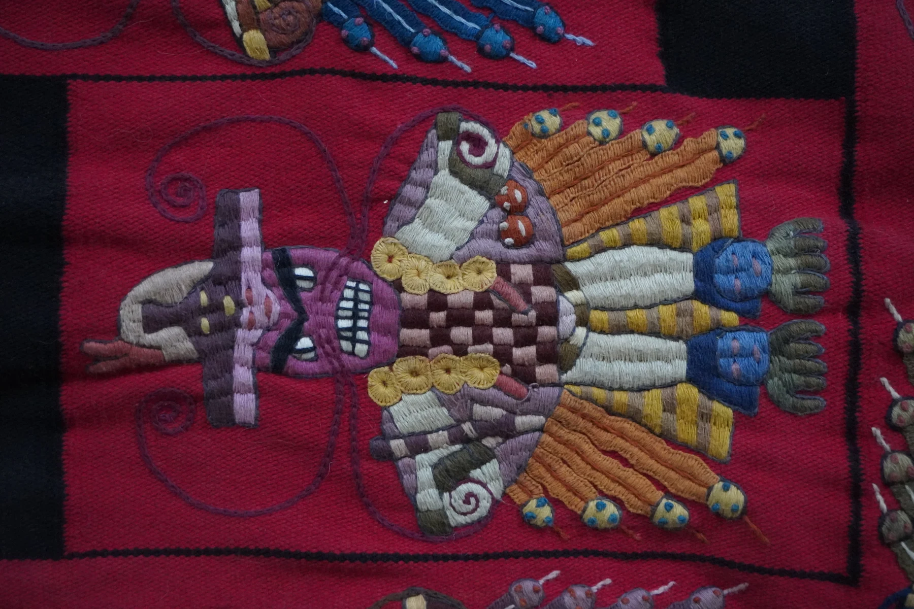 Tapiz Mural Deidad Alada Wari Detalle Macro Maestro Edwin Sulca - Vista 1