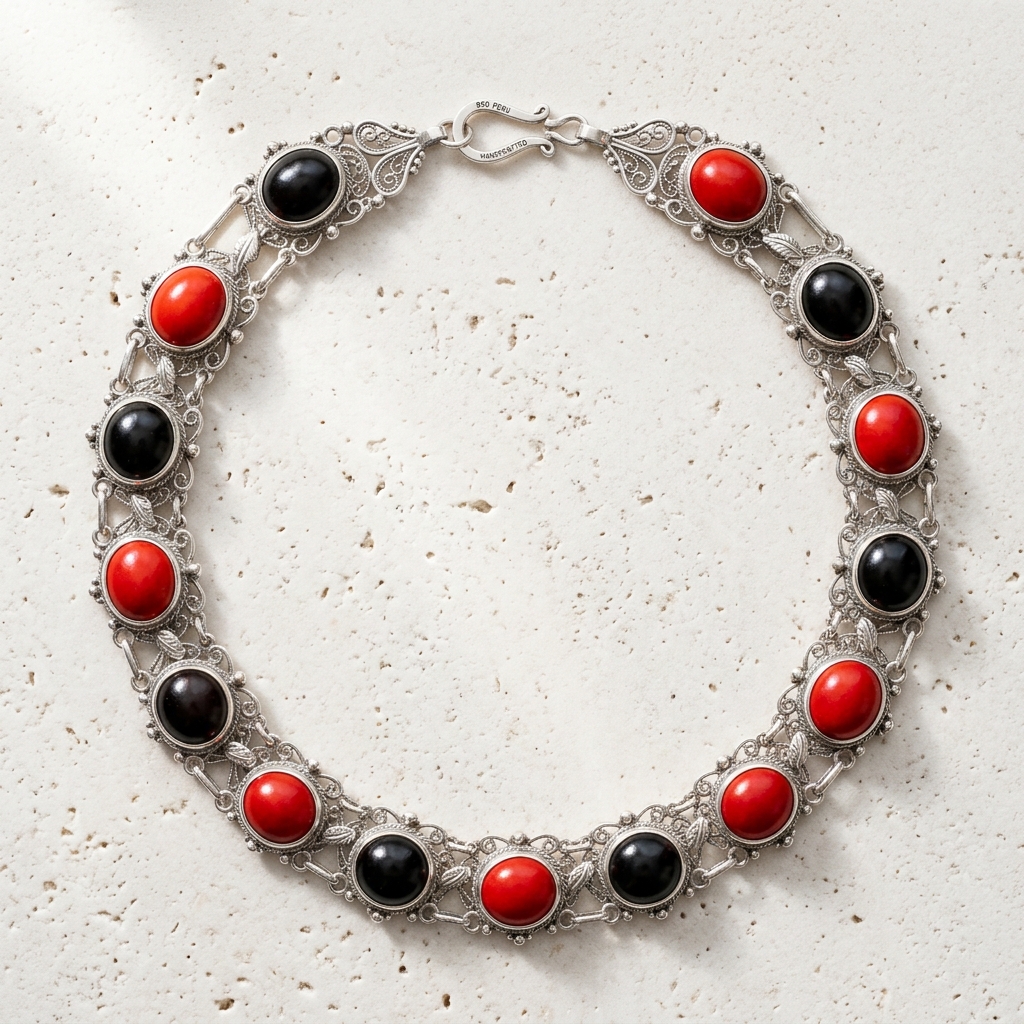 Collar de Huayruro y Plata